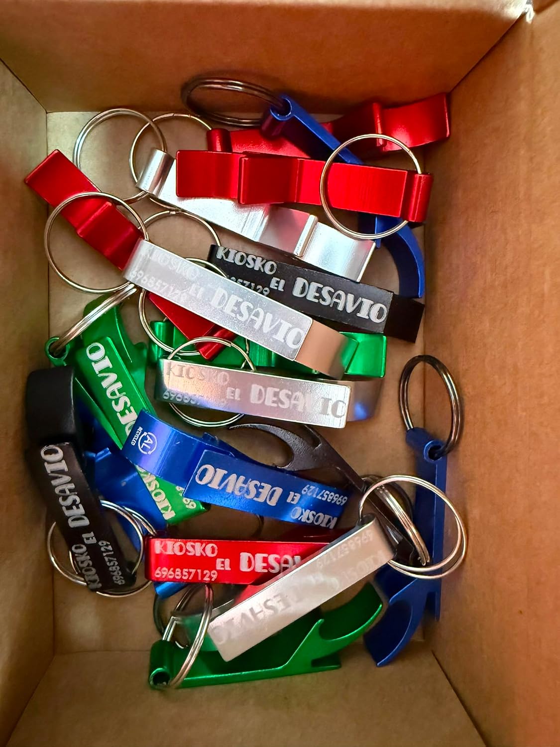 Llavero abridor personalizado para comuniones y eventos
